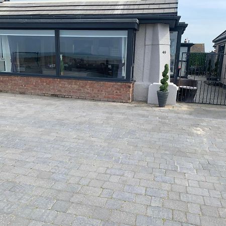 Beach House Apartment On Ground Floor With Sea View - Pet Friendly كليفليز المظهر الخارجي الصورة