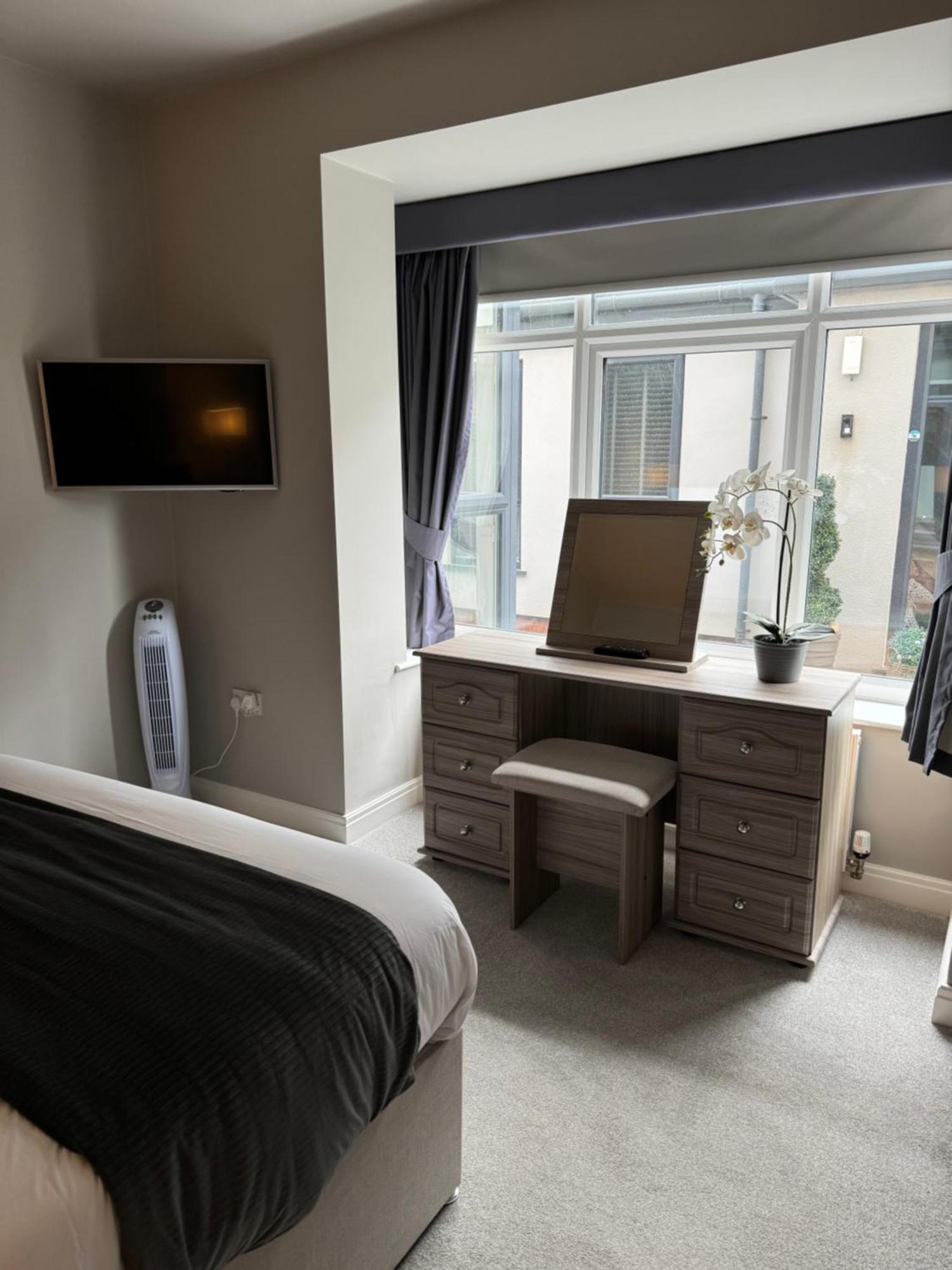 Beach House Apartment On Ground Floor With Sea View - Pet Friendly كليفليز المظهر الخارجي الصورة