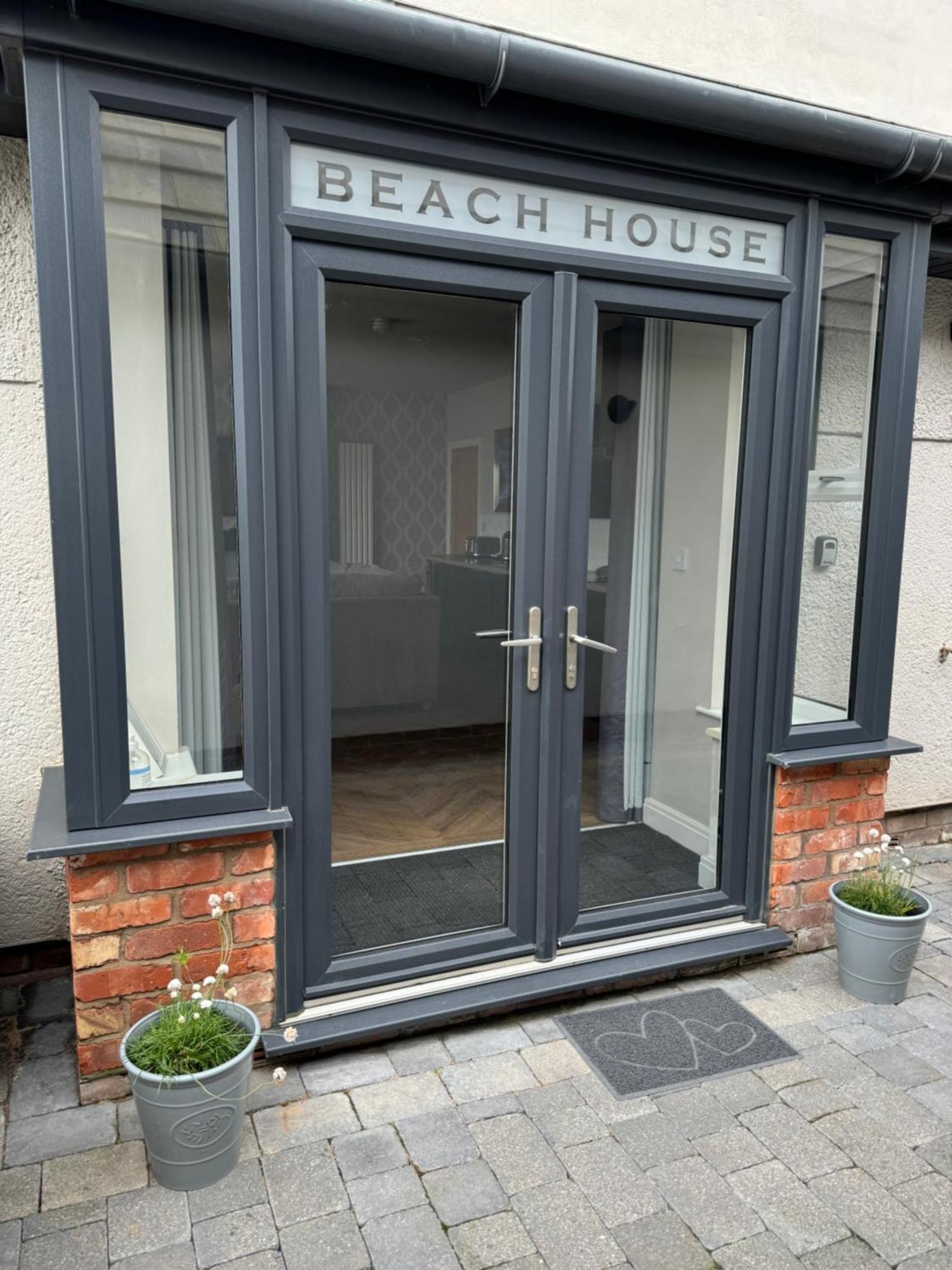 Beach House Apartment On Ground Floor With Sea View - Pet Friendly كليفليز المظهر الخارجي الصورة