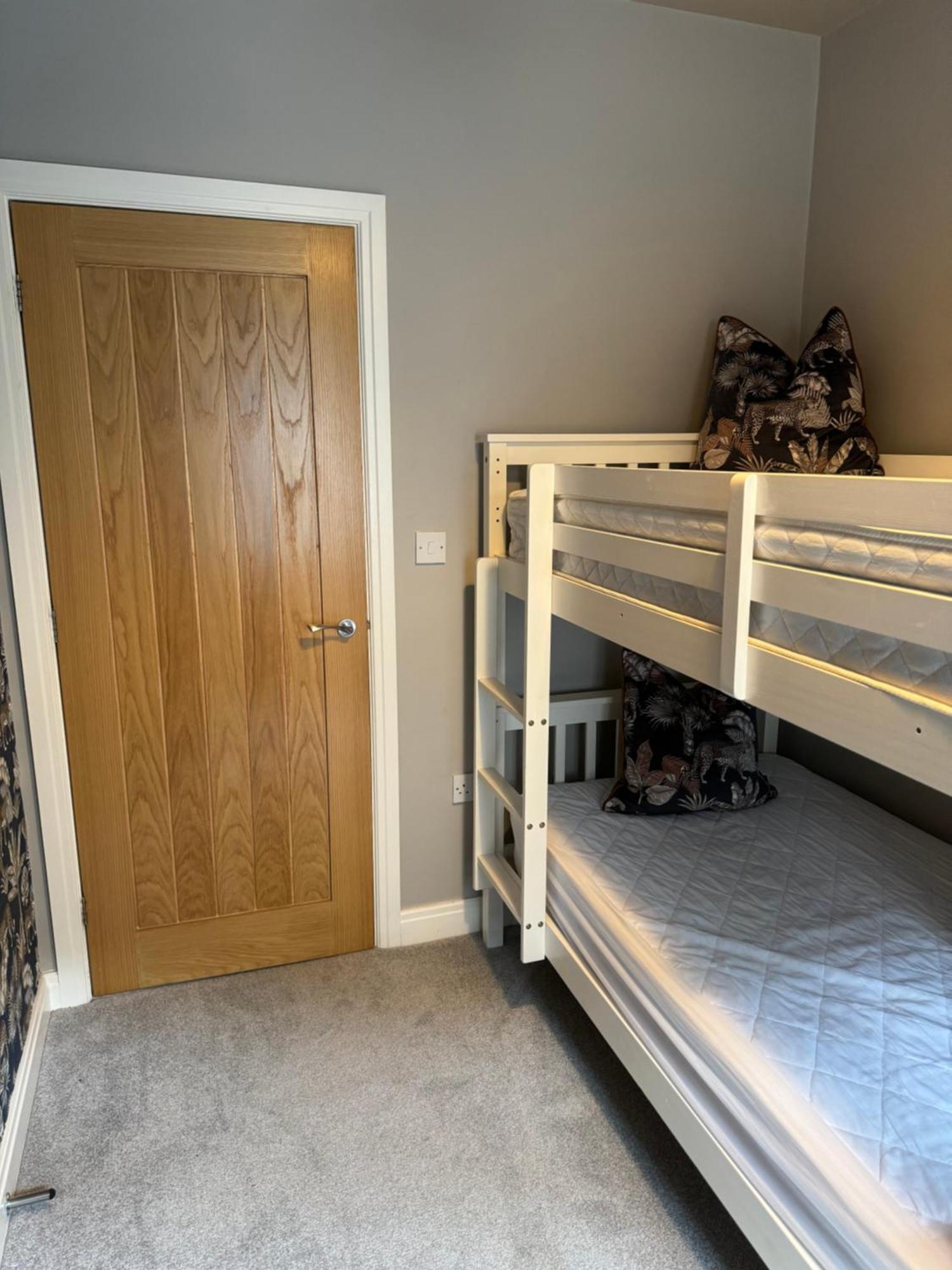 Beach House Apartment On Ground Floor With Sea View - Pet Friendly كليفليز المظهر الخارجي الصورة