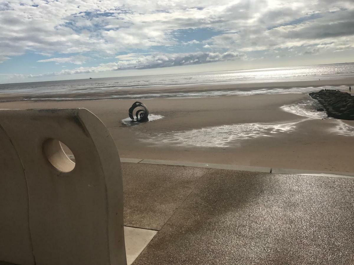 Beach House Apartment On Ground Floor With Sea View - Pet Friendly كليفليز المظهر الخارجي الصورة